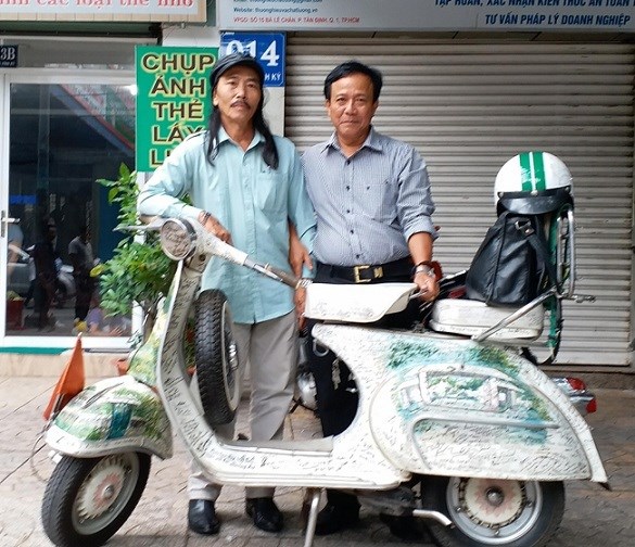 Vespa cổ có gần 800 chữ ký từng gây sốt thuộc sở hữu của nghệ sỹ Quang Đạt.