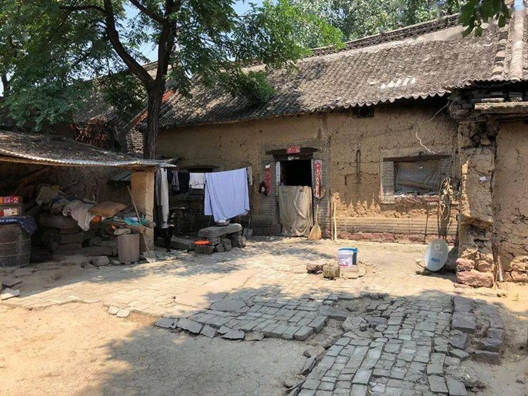 Tuy nhiên, đã gắn bó cả cuộc đời với nơi này, cụ Zhang tiếc những kỉ niệm ở căn nhà cũ nên nhất định không rời đi.
