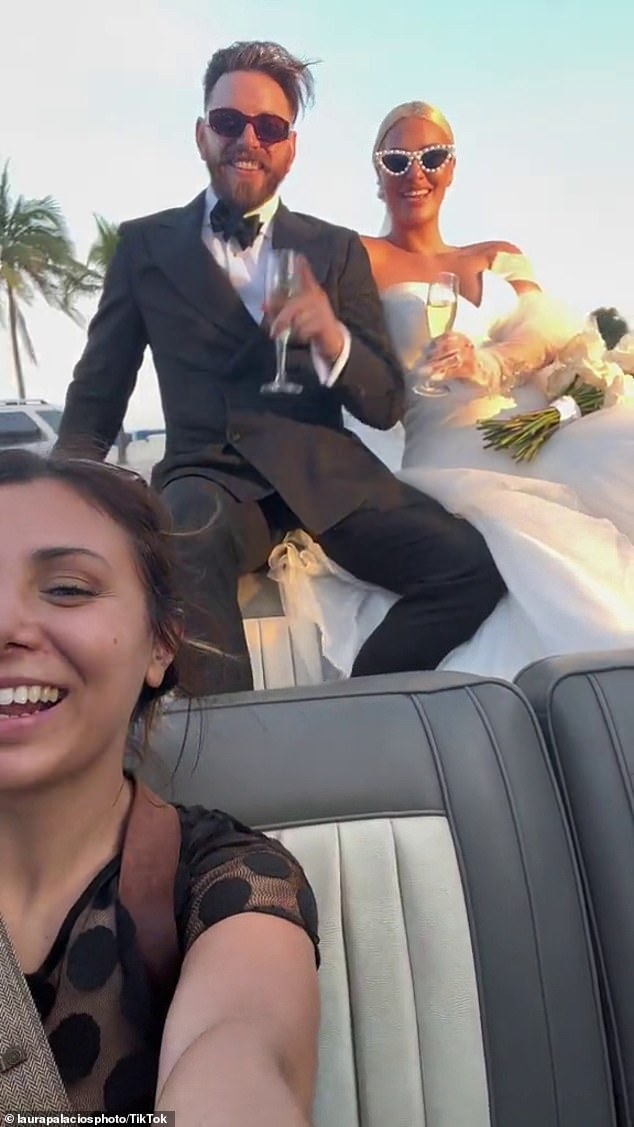 Laura (trái) và cặp đôi may mắn