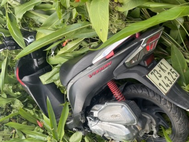 Pháp luật - Bình Dương: Nữ xe ôm bị cướp kề dao cướp xe máy