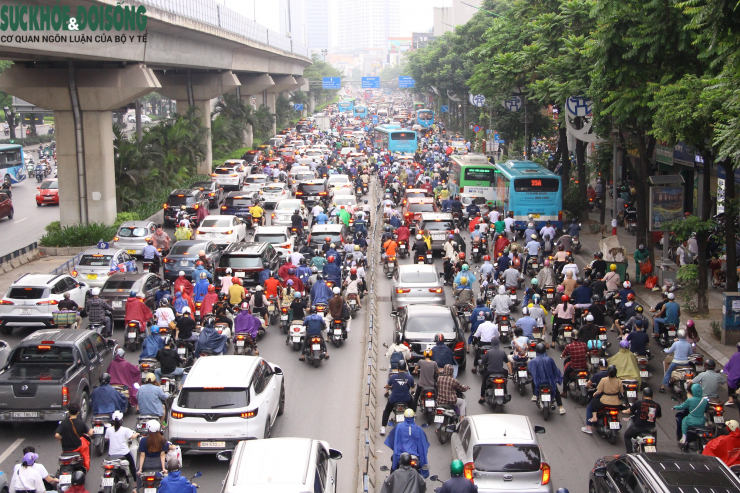 1 trong những tuyến đường đông đúc nhất Thủ đô, đường Nguyễn Trãi, sắp có thêm 8 vị trí rào chắn thi công gây cản trở giao thông toàn tuyến.