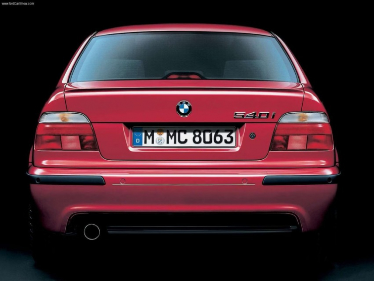 BMW 540i E39 có giá hơn 320 triệu đồng. Ảnh: Hotcars.