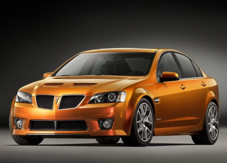 Pontiac G8 có giá 550 triệu đồng. Ảnh: Hotcars.