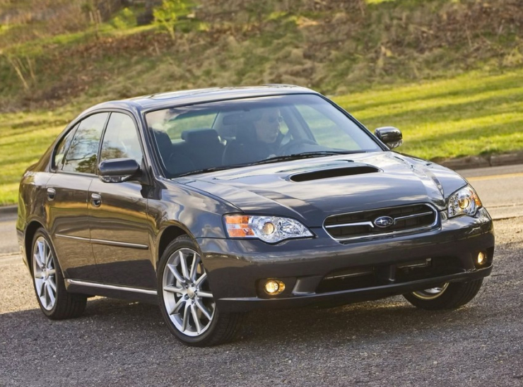 Subaru Legacy 2.5 GT Spec.B có giá 260 triệu đồng. Ảnh: Hotcars.