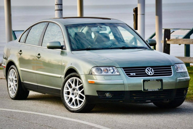 Volkswagen Passat W8 có giá 205 triệu đồng. Ảnh: Hotcars.