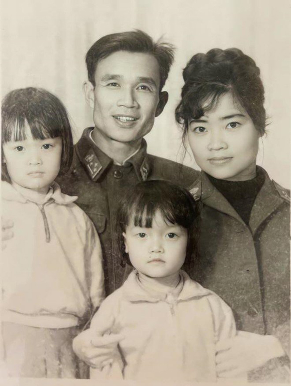 Thân thế mẹ ruột &#39;táo bà&#39; Vân Dung: Nữ diễn viên Đoàn ca múa Tây Bắc, tuổi hưu trẻ đẹp ngỡ ngàng - 2