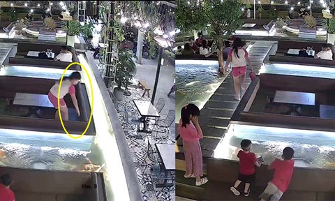 Hình ảnh bé gái sang nhặt ví mang về bàn ngồi chung với người đàn ông