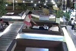 Tin tức trong ngày - Tin tức 24h qua: Người nhặt ví chứa gần 200 triệu đồng để quên ở quán cà phê đã đem trả lại