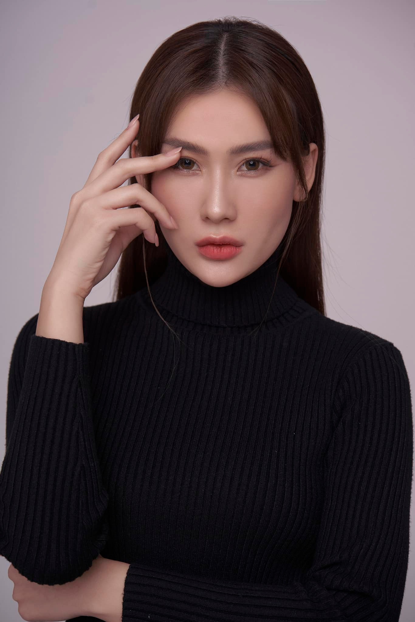 Bạn gái Vũ Văn Thanh gia nhập hội các nàng WAGs nóng bỏng, body đẹp như người mẫu - 4