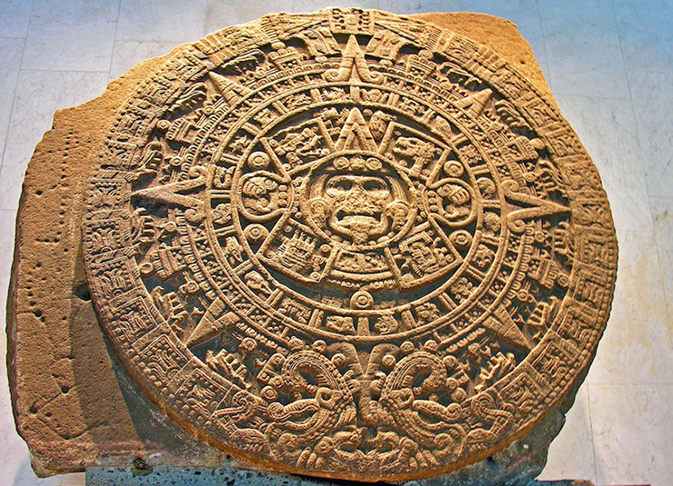 Museo Nacional de Antropología (hay Bảo tàng Nhân chủng học Quốc gia) ở thành phố Mexico chứa các hiện vật khảo cổ từ di sản tiền Colombia của Mexico. Được mở cửa vào năm 1964, bảo tàng có một số triển lãm quan trọng, chẳng hạn như những chiếc đầu bằng đá khổng lồ của nền văn minh Olmec và Hố Thiêng từ Chichen Itza.
