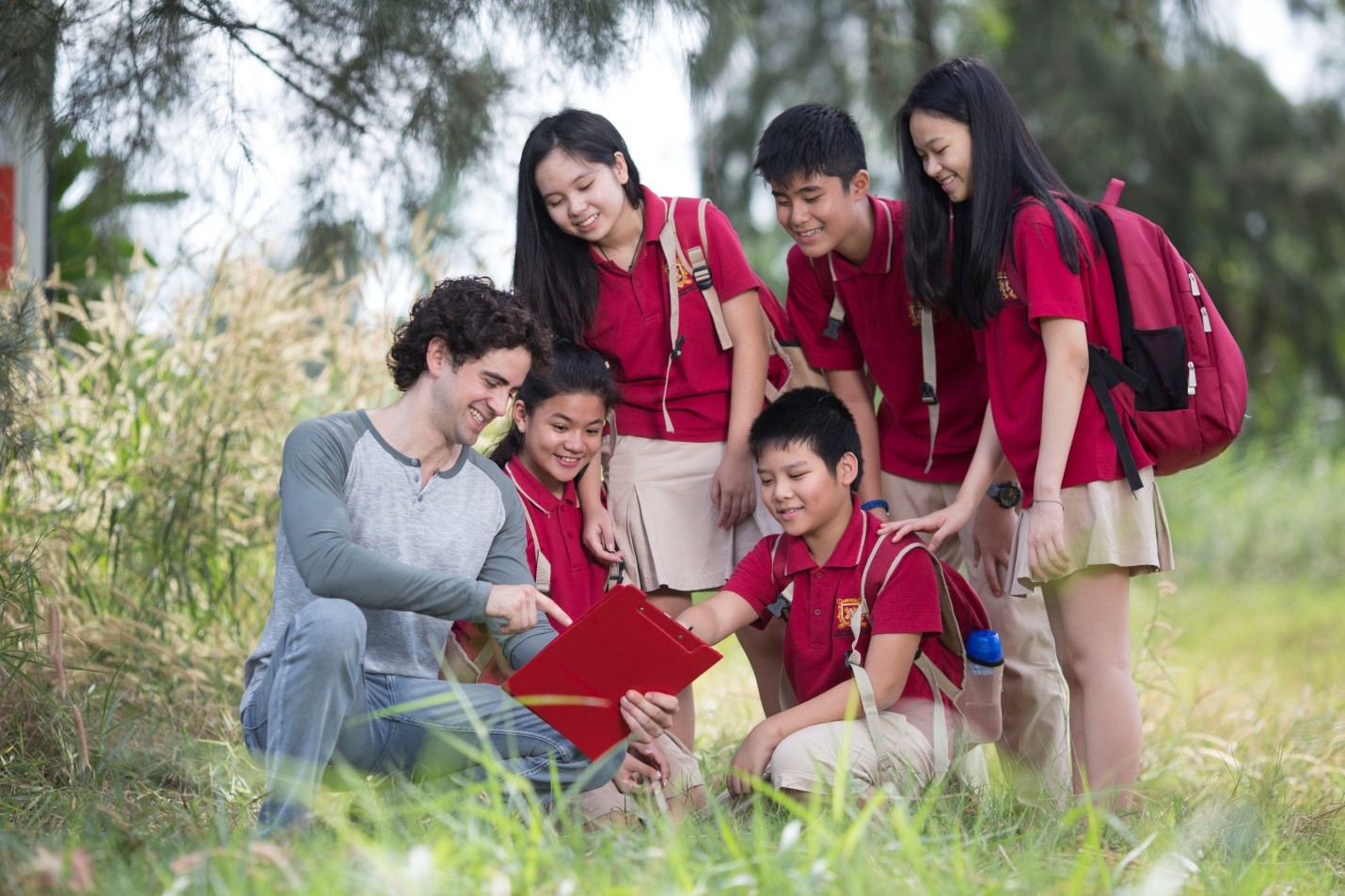 Giao tiếp cùng giáo viên bản xứ và bạn bè bằng Tiếng Anh mỗi ngày qua các hoạt động vui học giúp học sinh trại hè VAS tăng cường và tự tin giao tiếp tiếng Anh sau 6 tuần.