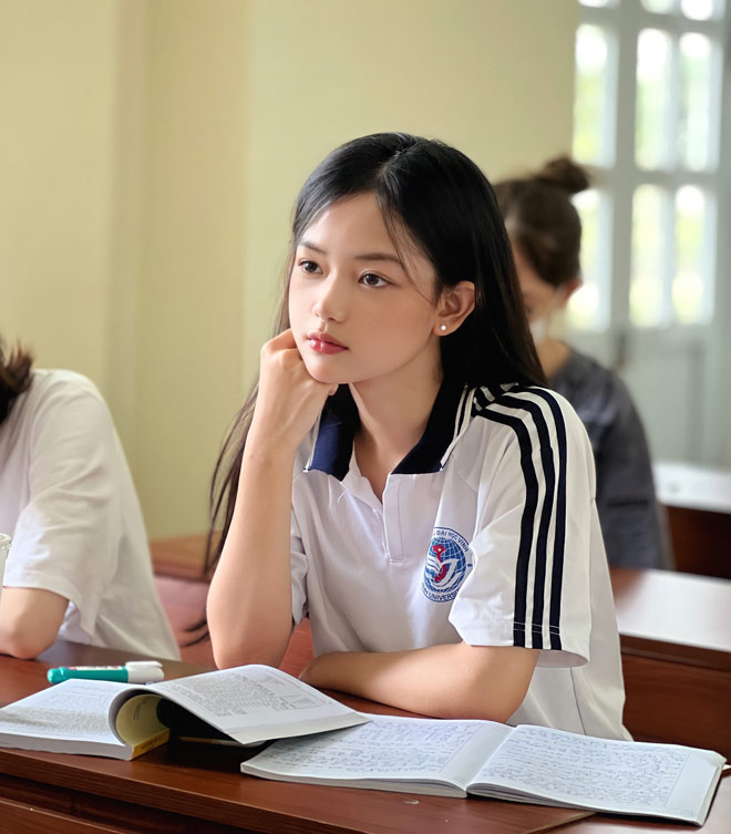 Hình ảnh đời thường xinh như mộng của "thôn nữ đồng quê"