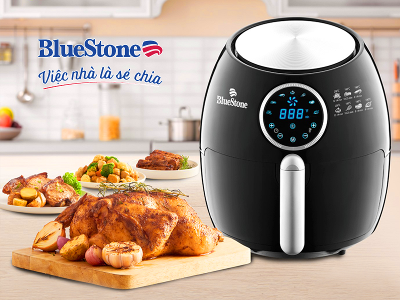 Nồi chiên BlueStone AFB-5873 có dung tích lớn và màn hình LCD siêu nhạy.