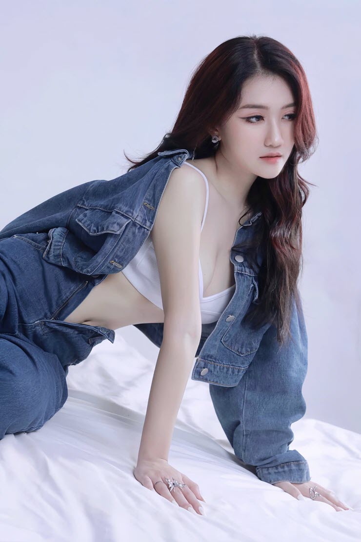 MC &#34;quốc dân&#34; làng eSports Việt tung bộ ảnh cực &#34;nóng&#34; - 3