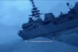 Ukraine đăng video xuồng không người lái lao về phía tàu Nga ở Biển Đen