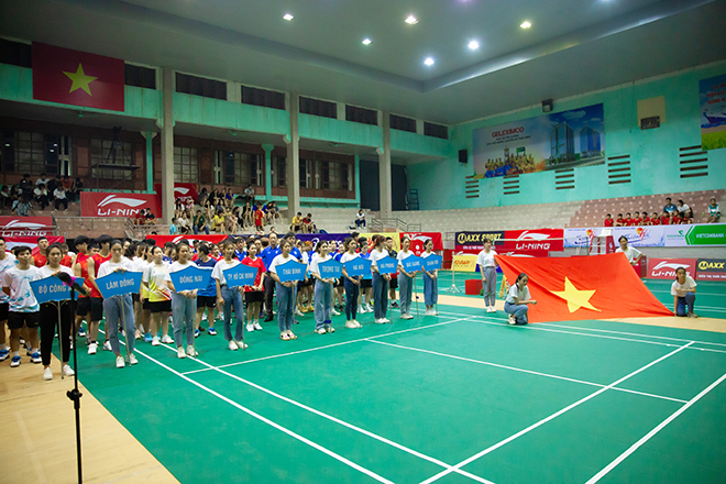 Lễ khai mạc được tổ chức long trọng tại Nhà thi đấu Thái Bình tối ngày 23/5