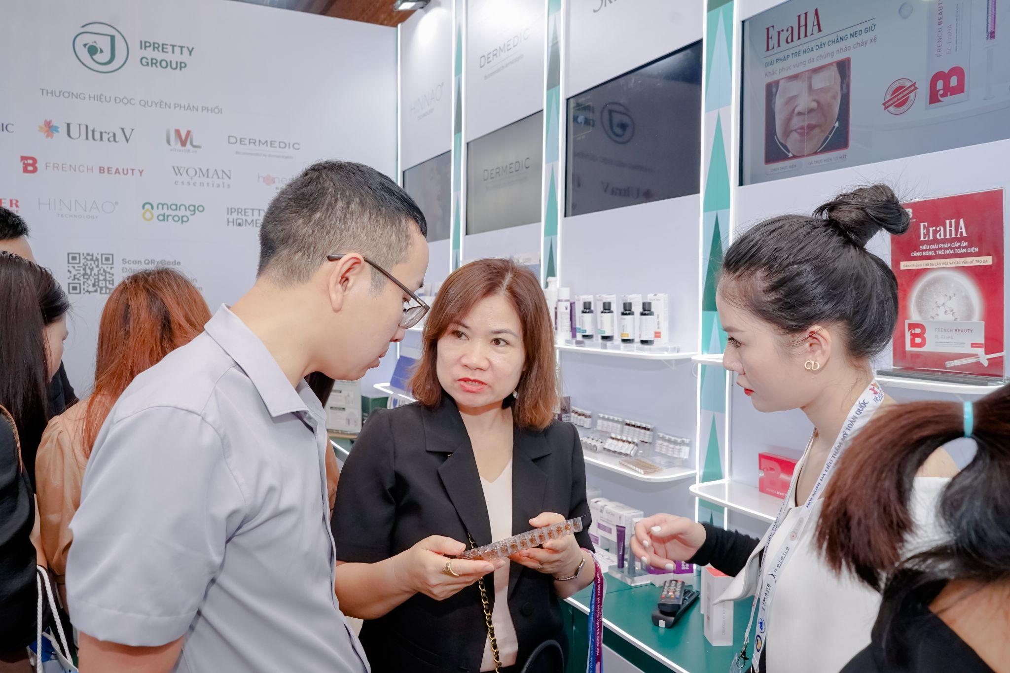 Đội ngũ chuyên viên tư vấn Ipretty Group luôn túc trực để giới thiệu sản phẩm và giải đáp mọi thắc mắc của khách hàng