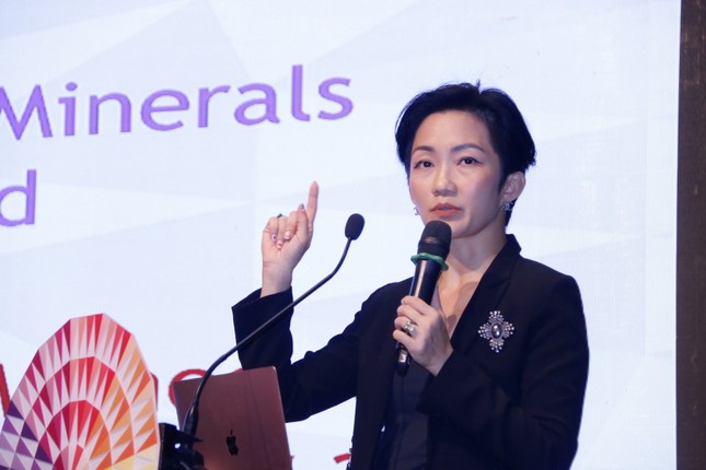 Bà Khun Tip - Tổng Giám đốc Sol Corporation International - công bố chiến lược mở rộng thị trường tại Việt Nam.