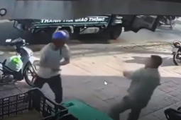 Pháp luật - Người đàn ông cầm dao chém công an và hai bảo vệ dân phố