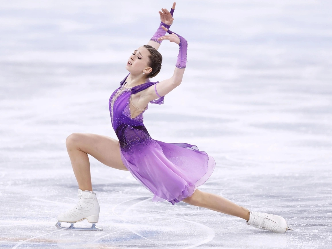 Gu mặc của “Thiên thần trượt băng” nước Nga tuổi 17 - 1