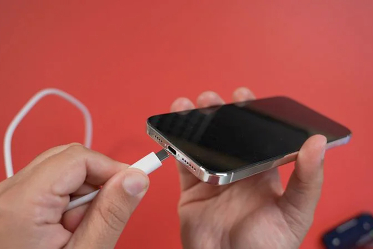 Bất ngờ video trên tay sớm iPhone 15 và iPhone 15 Pro - 5