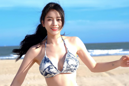 "DJ đẹp nhất Đà Nẵng" diện bikini 14 triệu đồng, khoe vóc dáng như búp bê trên biển
