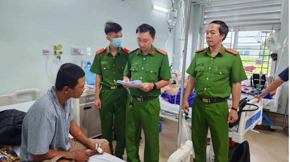 Công an đọc lệch bắt Dương. Ảnh: Công an Kiên Giang.