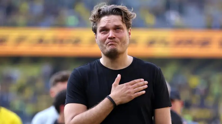 HLV Edin Terzic bật khóc vì không thể giúp Dortmund vô địch Bundesliga
