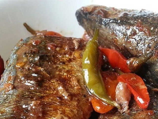 Kho cá cho thêm nắm lá này, cá không tanh, thơm ngon, chắc thịt