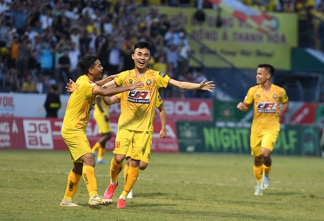 Thanh Hoá đang là hiện tượng của V-League khi dẫn đầu bảng xếp hạng sau 9 vòng đấu (ảnh Anh Tú)