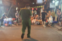 Pháp luật - Hà Nội: Một người bị đâm gục tại quán ăn đêm