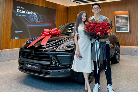 Cầu thủ Đoàn Văn Hậu tậu xế hộp Porsche Macan 2023
