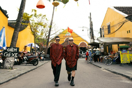 NTK Vũ Ngọc & Son tổ chức show thời trang tại chợ Hội An gần 200 năm tuổi