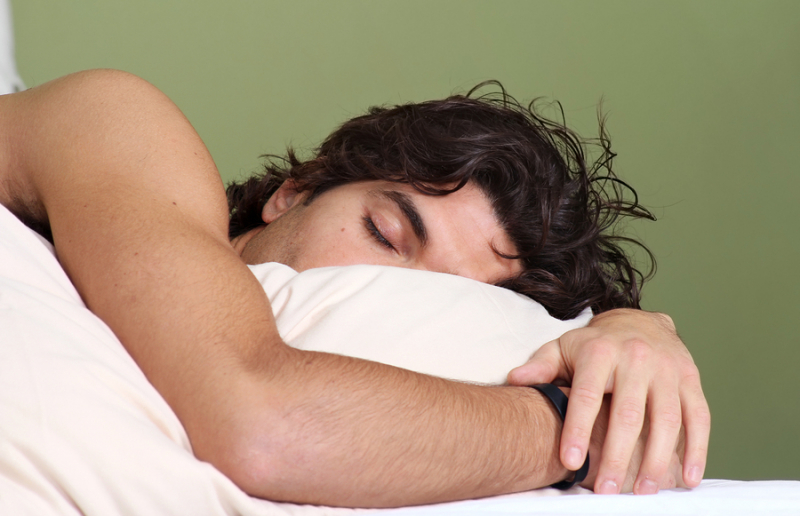 5 lý do đàn ông nên ngủ không mặc quần áo nhiều hơn - 1