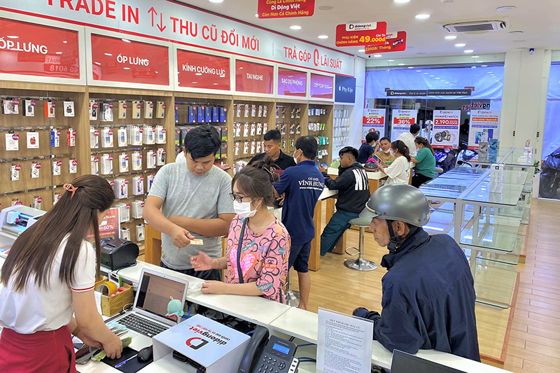Nhiều người dùng lựa chọn Di Động Việt để mua sắm các sản phẩm công nghệ