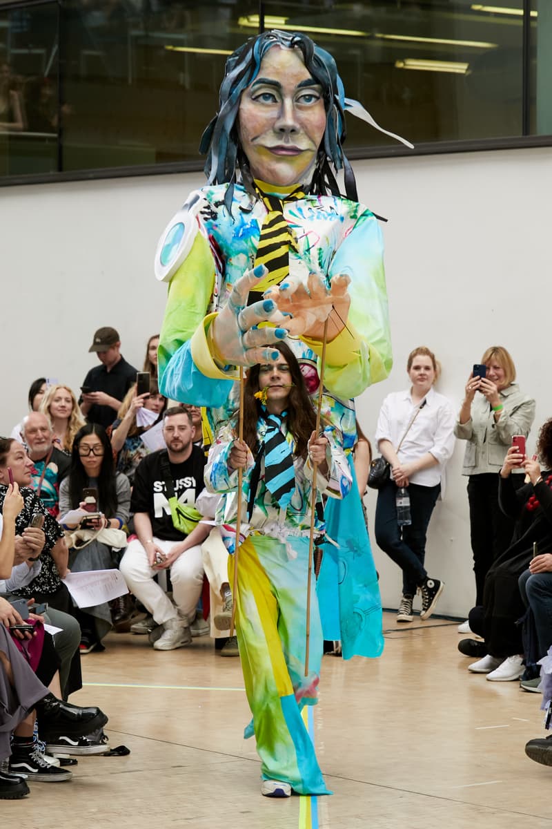 Triển lãm này dự đoán trước tương lai của thời trang Anh quốc - 19