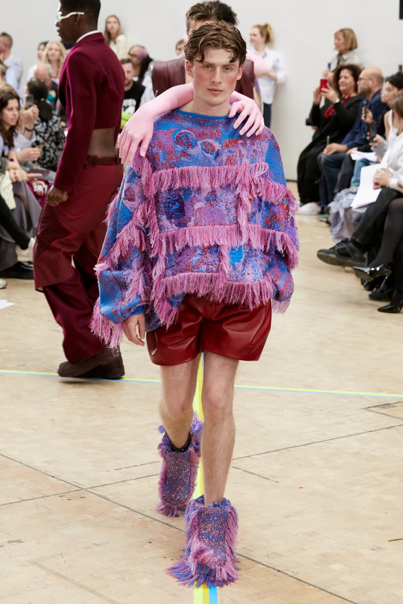 Triển lãm này dự đoán trước tương lai của thời trang Anh quốc - 7