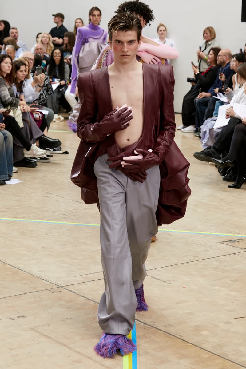 Triển lãm này dự đoán trước tương lai của thời trang Anh quốc - 6