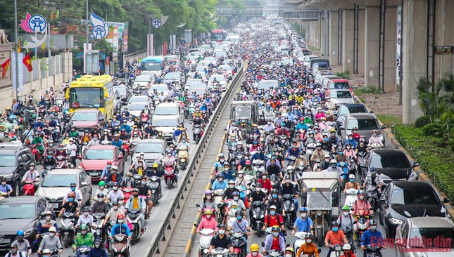 Đường Nguyễn Trãi có lượng phương tiện giao thông đông đúc nhất của Thủ đô. Ảnh: CAND