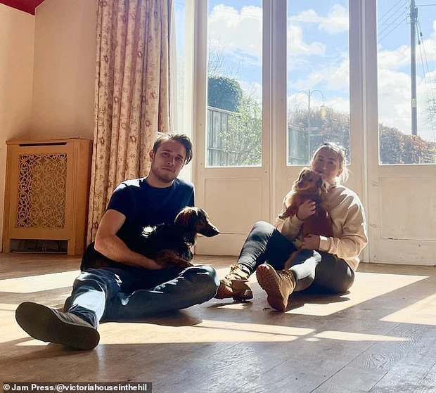 Chị Emma Harrison, 28 tuổi và anh Rhys Stainer, 27 tuổi. Ảnh: Dailly Mail