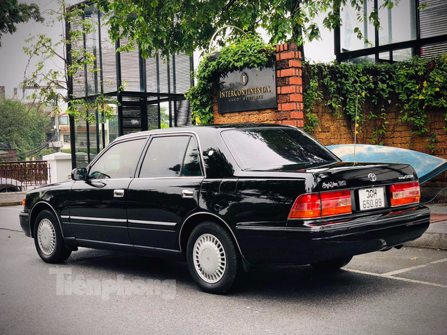 Toyota Crown 1998.
