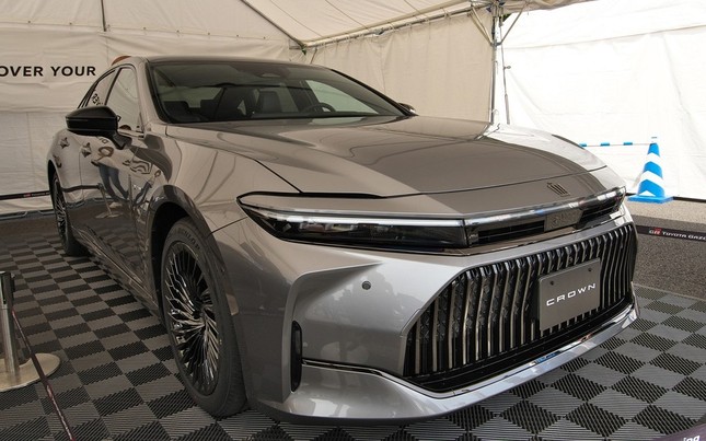 Toyota trình làng mẫu sedan sang trọng nhất - 4