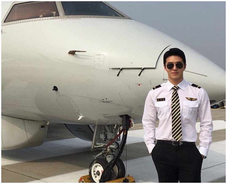Choi Yong Ho lựa chọn công việc phi công.