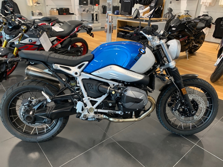 7.&nbsp;BMW R nineT thiết kế đậm chất hoài cổ, mang nhiều tran gbij hiện đại, và động cơ mạnh mẽ đạt công suất tối đa 110 mã lực.&nbsp;