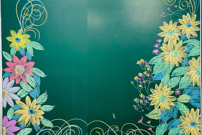 Vẽ trang trí bảng đòi hỏi người vẽ phải thật kiên trì, cẩn thận.