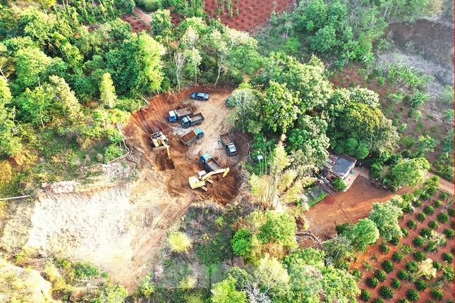 Hiện trường khu vực múc đất ở thôn 8, xã Ea Ktur (Cư Kuin, Đắk Lắk). Ảnh: báo Tiền phong.