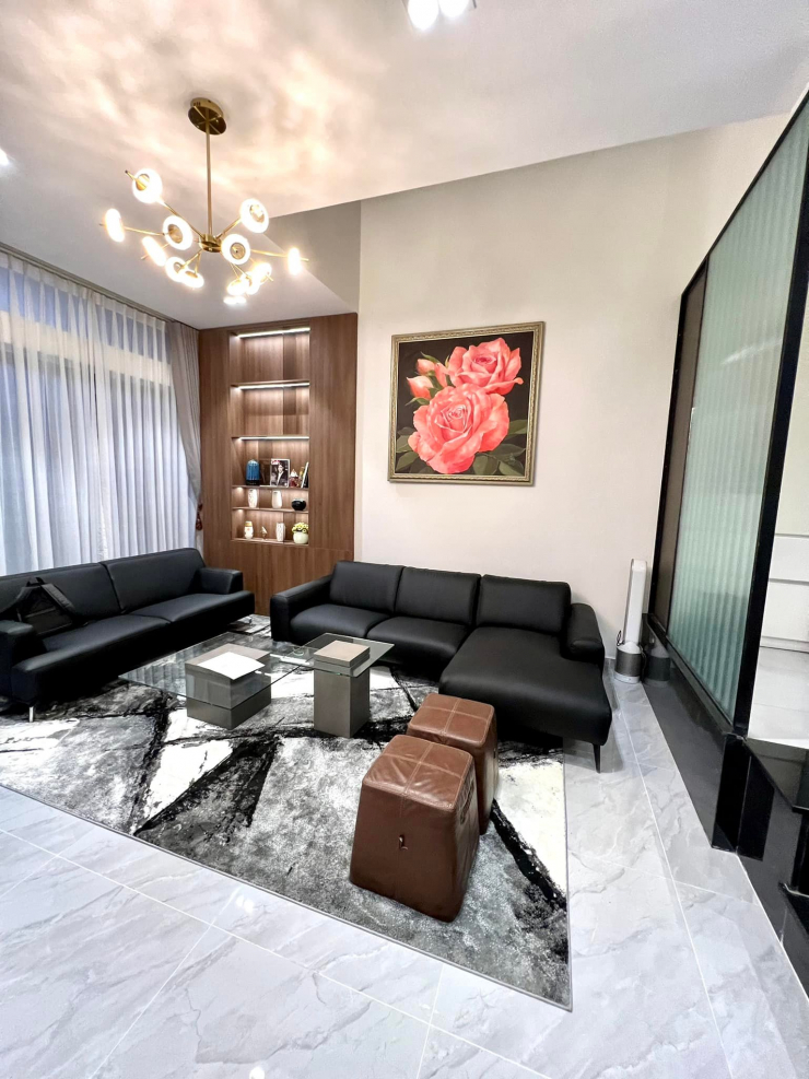 Kết hôn với bạn gái kém 17 tuổi, Hồ Quang Hiếu sống trong căn nhà 23 tỉ đồng đẹp như phim trường - 7