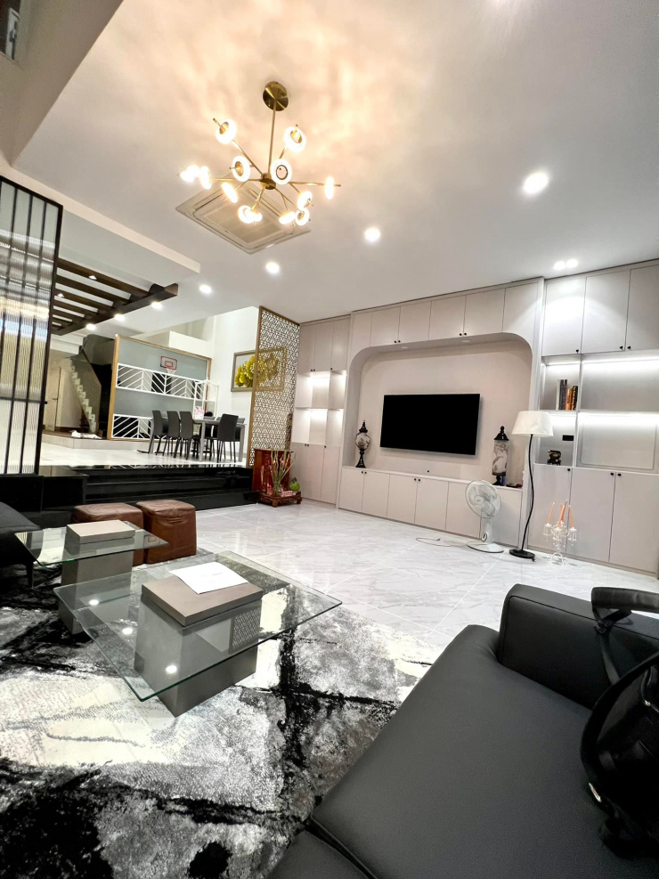 Kết hôn với bạn gái kém 17 tuổi, Hồ Quang Hiếu sống trong căn nhà 23 tỉ đồng đẹp như phim trường - 6