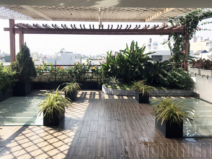 Kết hôn với bạn gái kém 17 tuổi, Hồ Quang Hiếu sống trong căn nhà 23 tỉ đồng đẹp như phim trường - 15