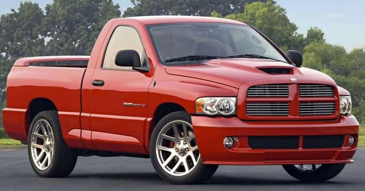 Dodge Ram SRT-10 2005-2006 tăng tốc 0-100 km/h trong 4,9 giây. Ảnh: Hotcar.